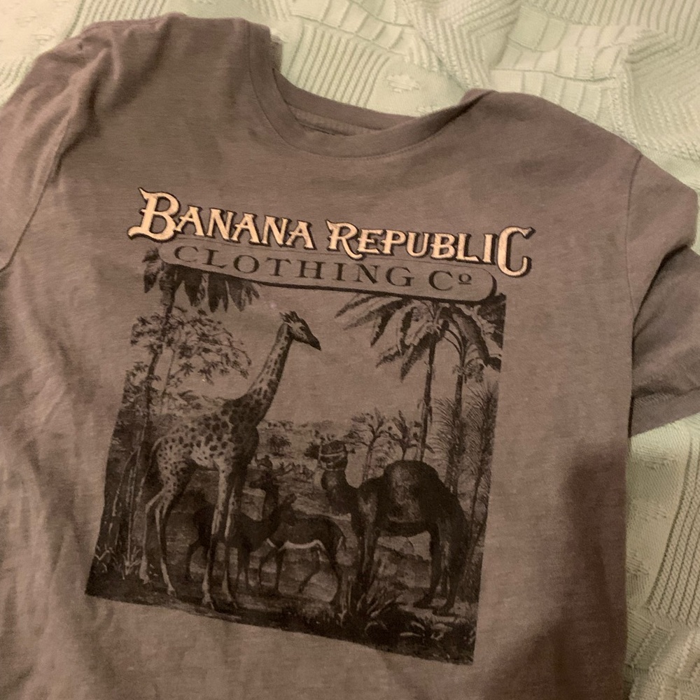 Gorgeous moss green Banana Republic T-shirt